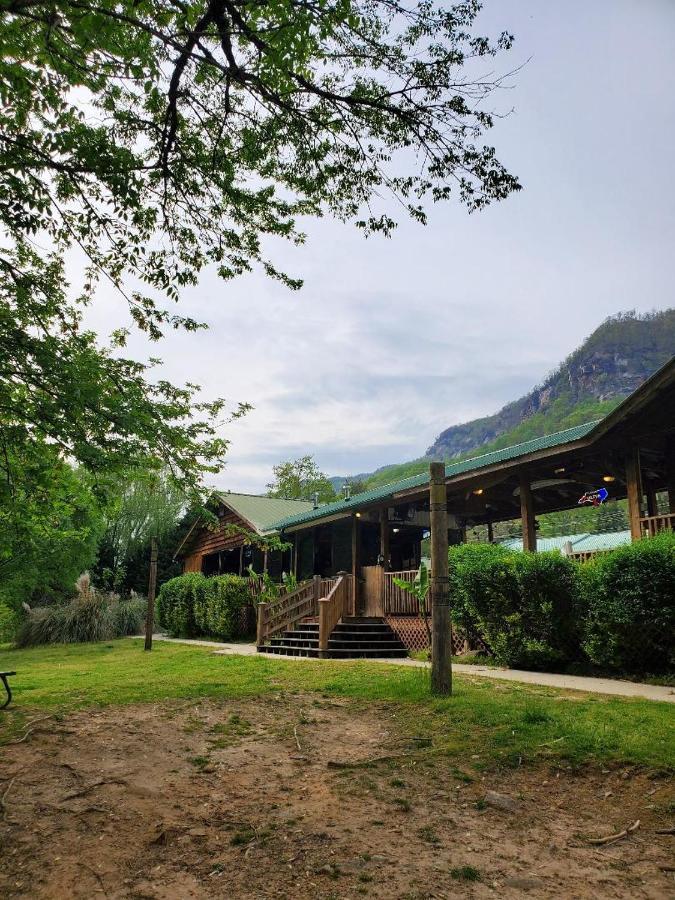 Hotel Geneva & Tiki Bar