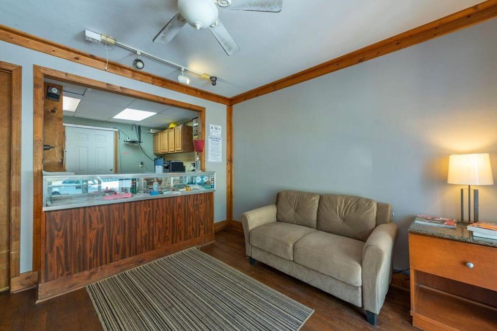 Geneva & Tiki Bar